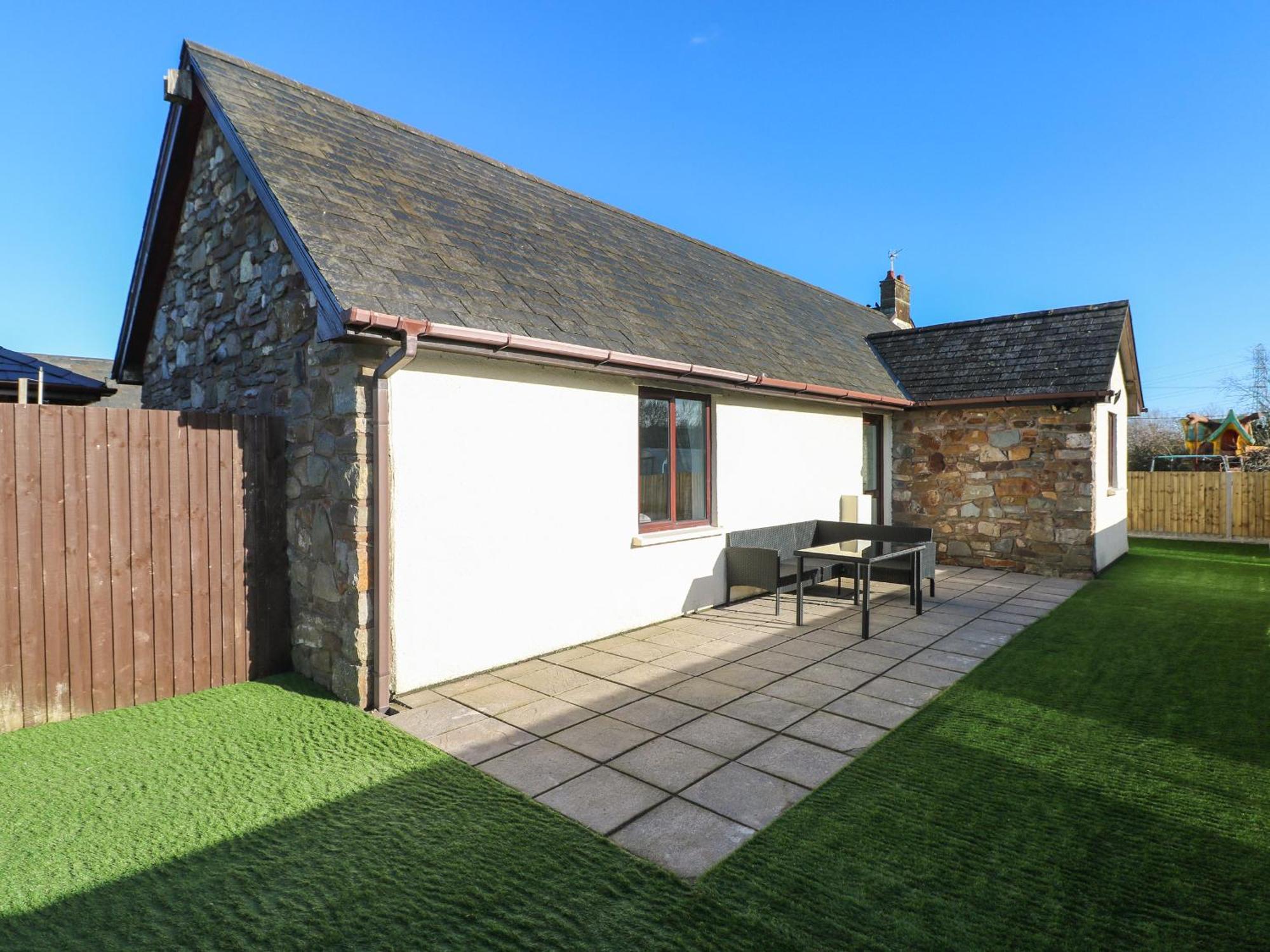 The Old Well Bungalow - Ty Mawr Farm Cardiff Buitenkant foto